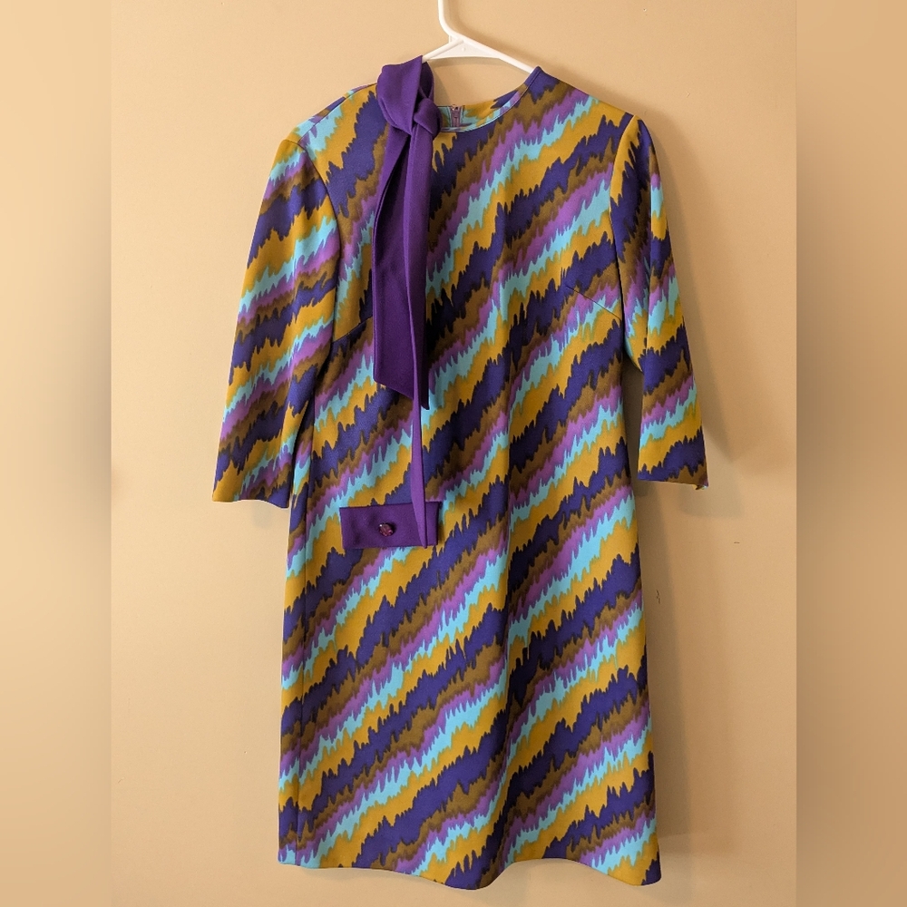 Vintage Zigzag Pattern Dress with Scarf